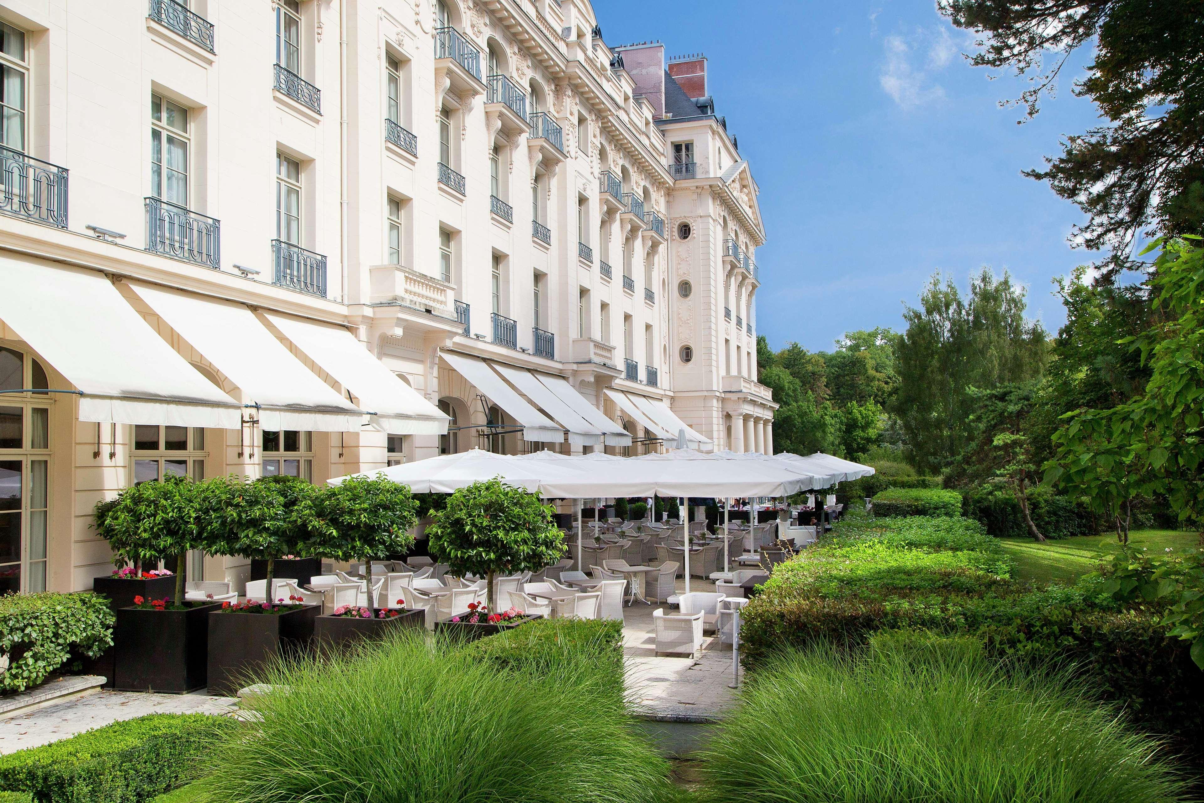 Waldorf Astoria Versailles - Trianon Palace Hotel Exterior photo