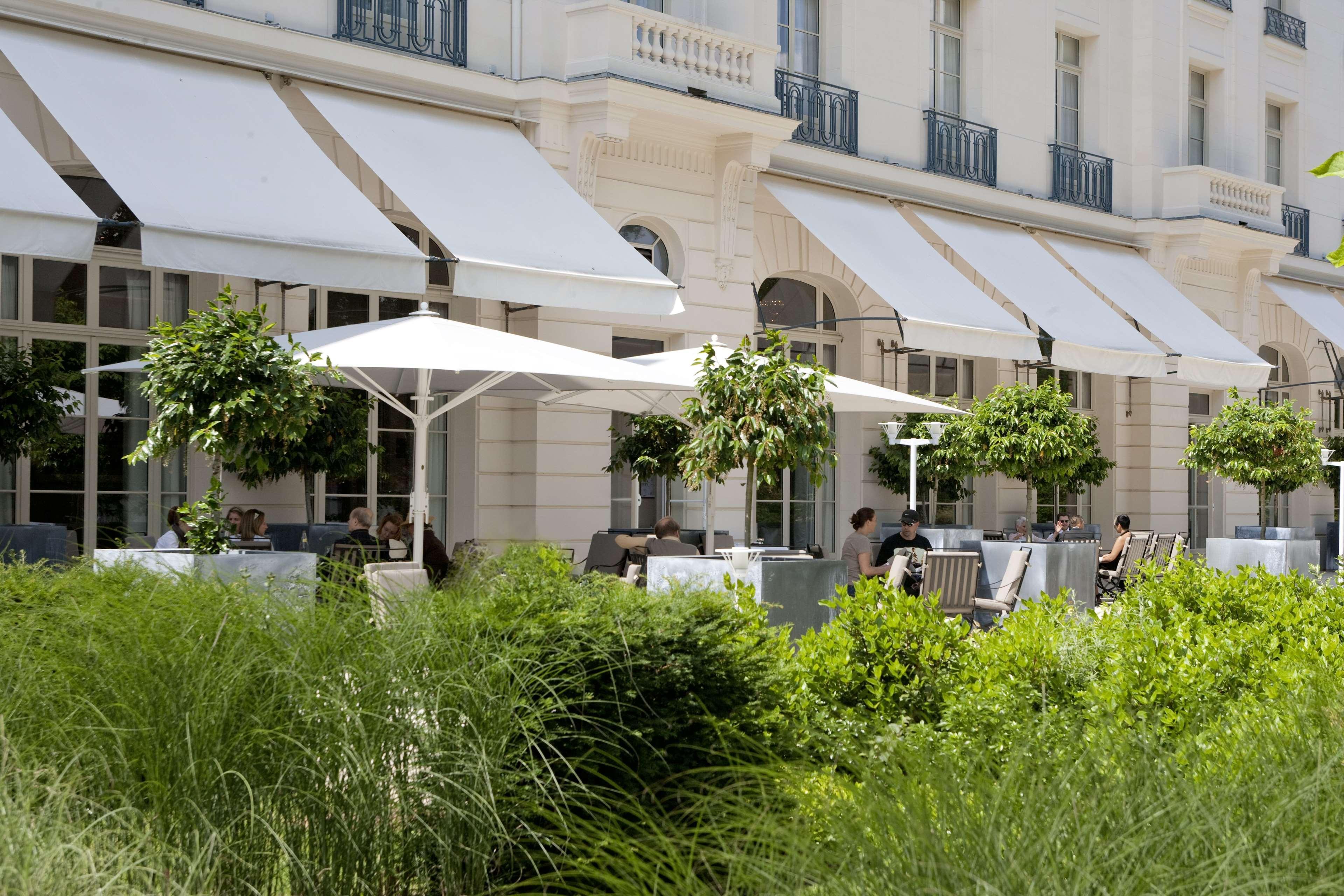 Waldorf Astoria Versailles - Trianon Palace Hotel Exterior photo