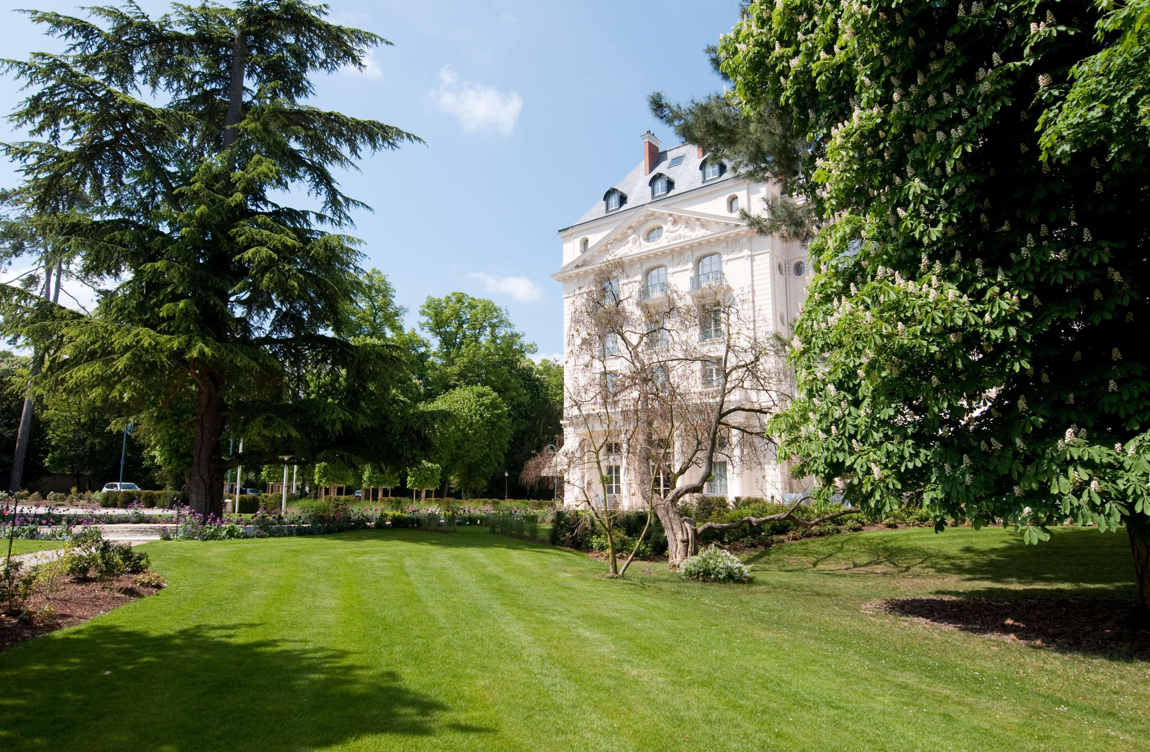 Waldorf Astoria Versailles - Trianon Palace Hotel Exterior photo