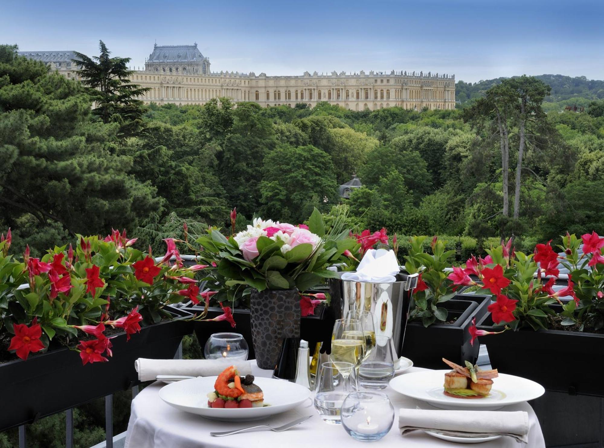 Waldorf Astoria Versailles - Trianon Palace Exterior photo