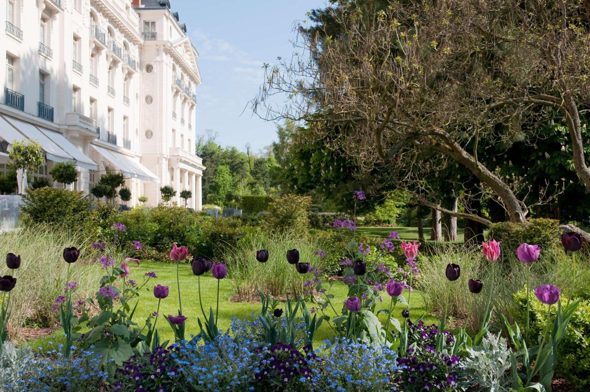 Waldorf Astoria Versailles - Trianon Palace Hotel Exterior photo